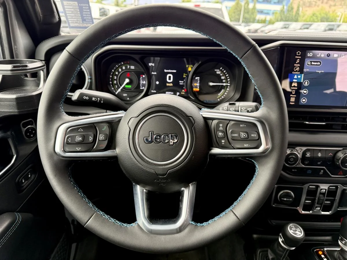 Used 2024 Silver Jeep High Altitude image 26