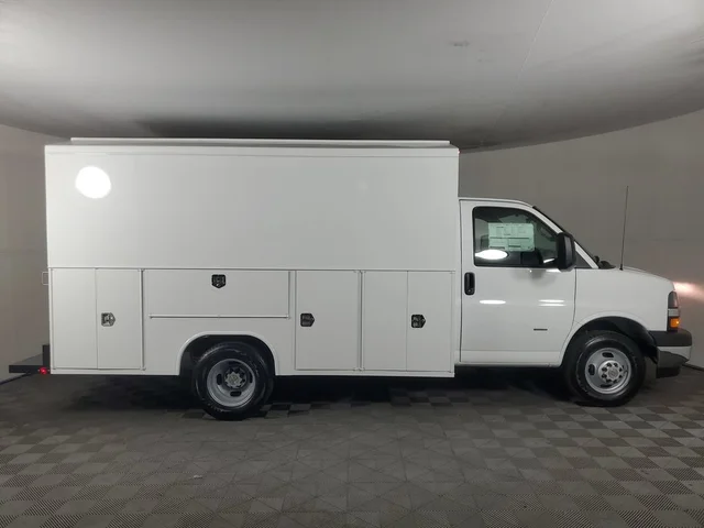 2026 Chevrolet Express Cutaway 3500 1WT