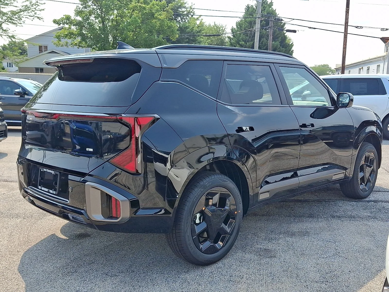 New 2027 Black Kia X-Line S image 3