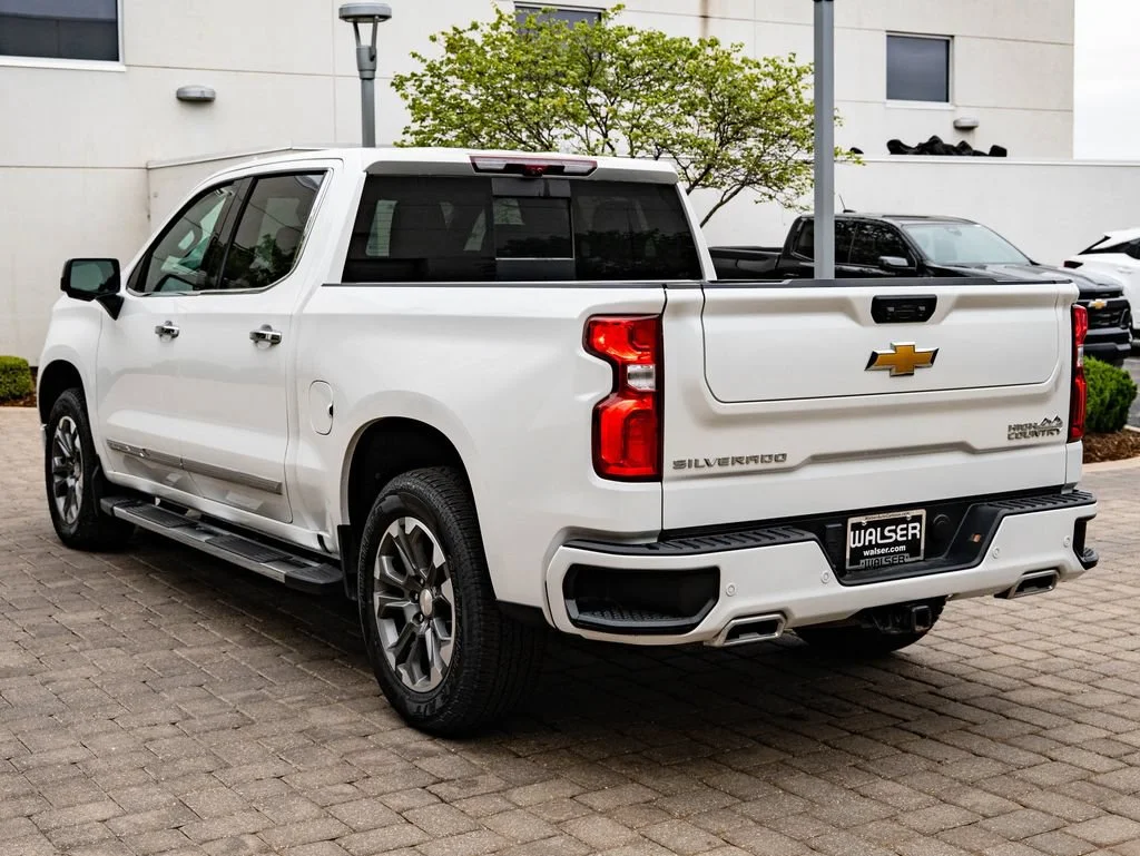 Used 2024 Iridescent Pearl Tricoat Chevrolet High Country image 6