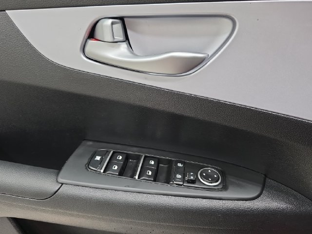 Used 2024 Red Kia LXS image 28