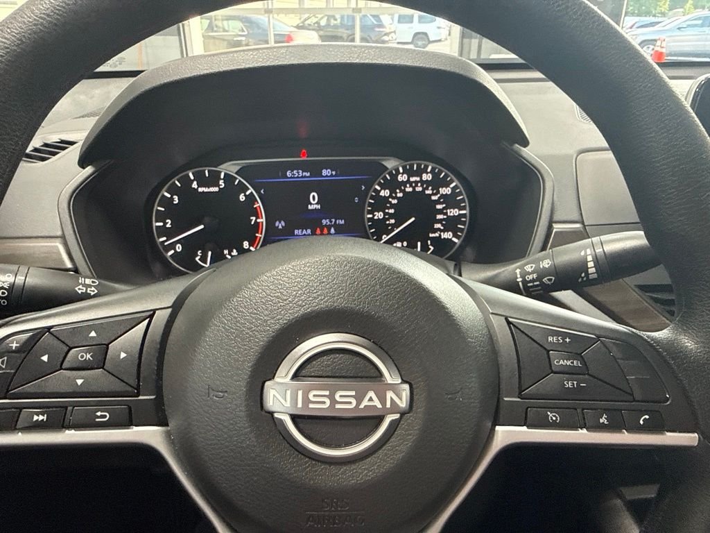 Used 2025 White Nissan 2.5 SV image 18