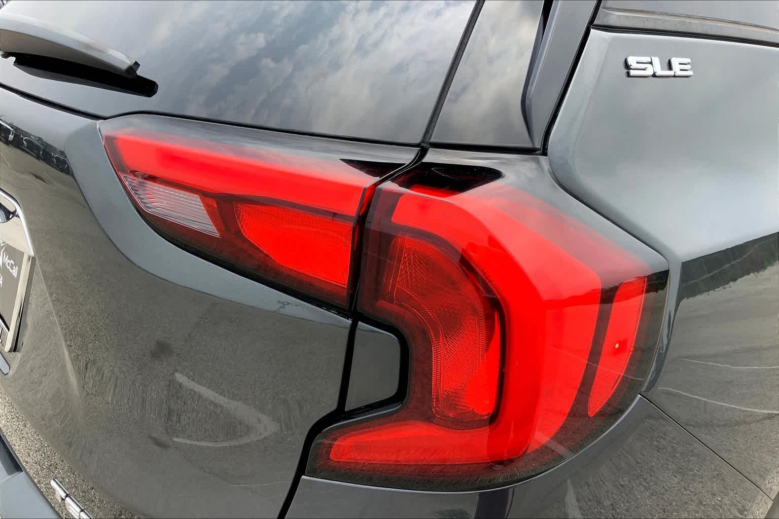 Used 2018 Graphite Gray Metallic GMC SLE image 10