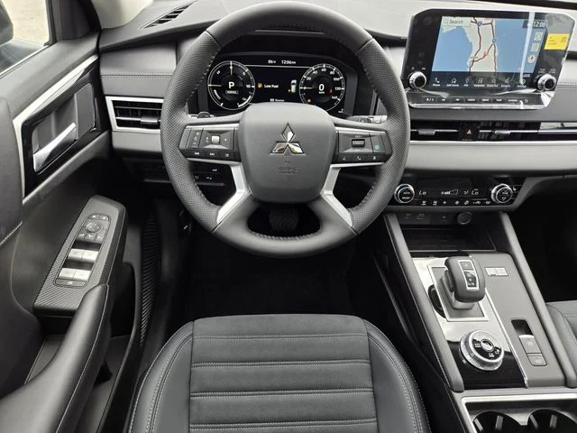 2025 Mitsubishi Outlander Plug-in Hybrid SE - Photo 14
