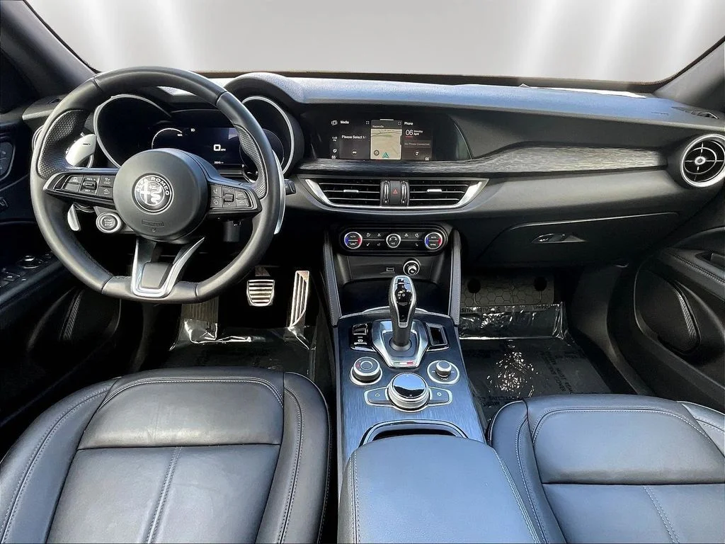 Used 2024 Black Metallic Alfa Romeo Sprint image 7