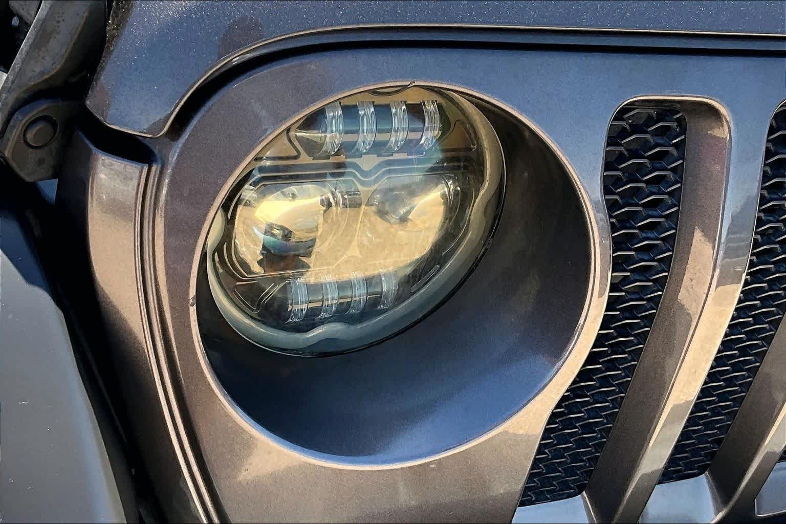 Used 2022 Granite Crystal Clearcoat Metallic Jeep Unlimited Sport S image 26
