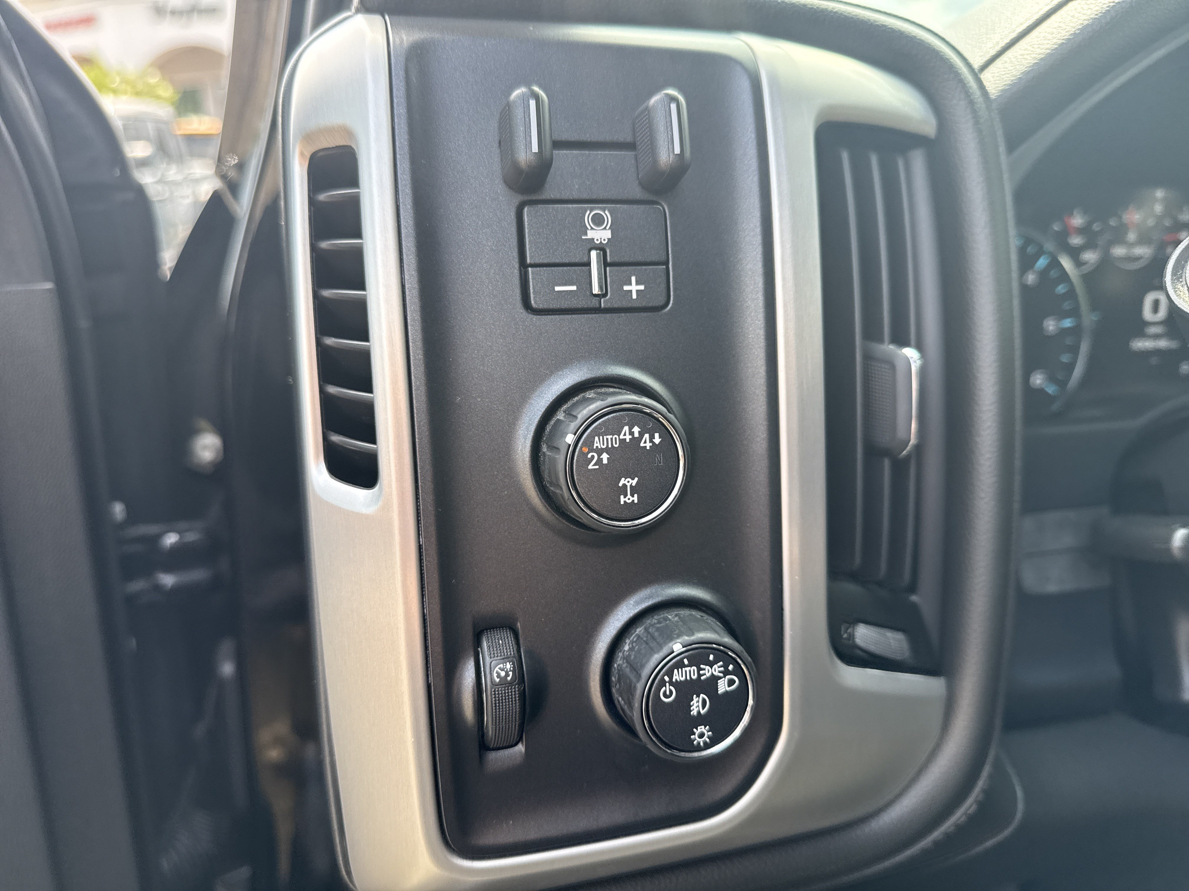 Used 2018 Onyx Black GMC Denali image 31