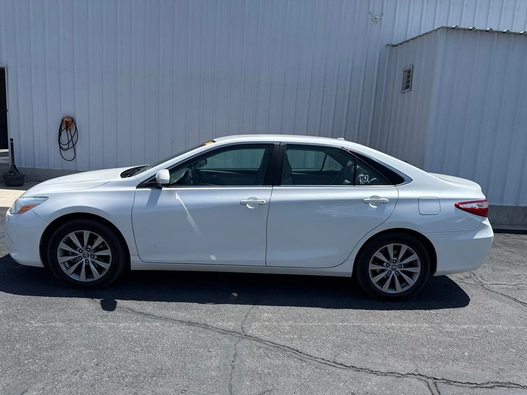 Used 2016 White Toyota XLE image 6