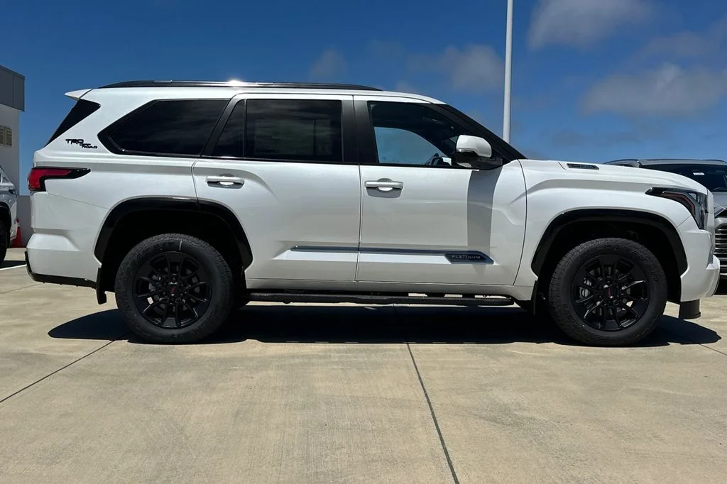 New 2026 Wind Chill Pearl <sup>1</sup> Toyota  Platinum image 3