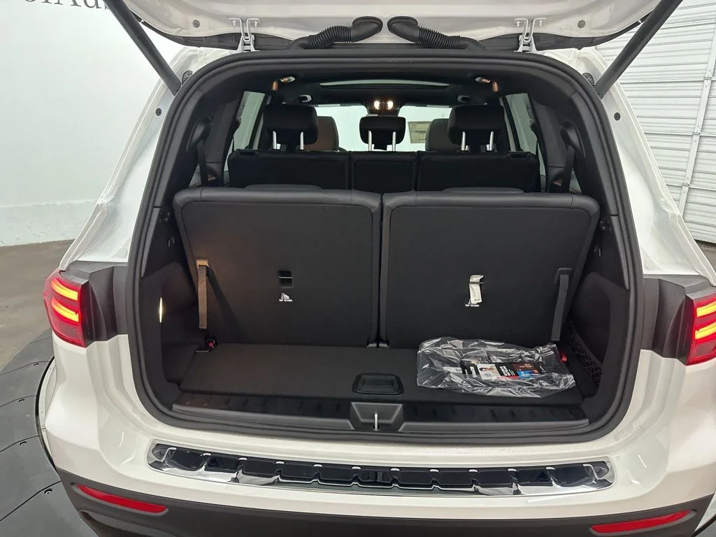 Used 2026 White Mercedes-Benz GLB 250 image 25