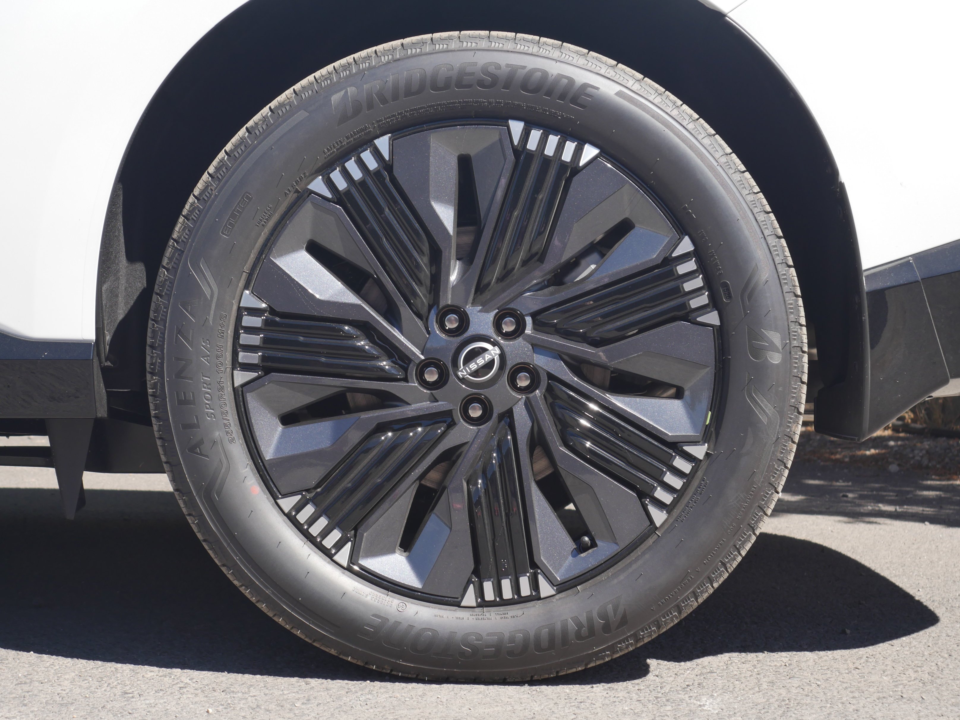 New 2026 Everest White Pearl TriCoat / Super Black Two-tone Nissan Platinum image 16