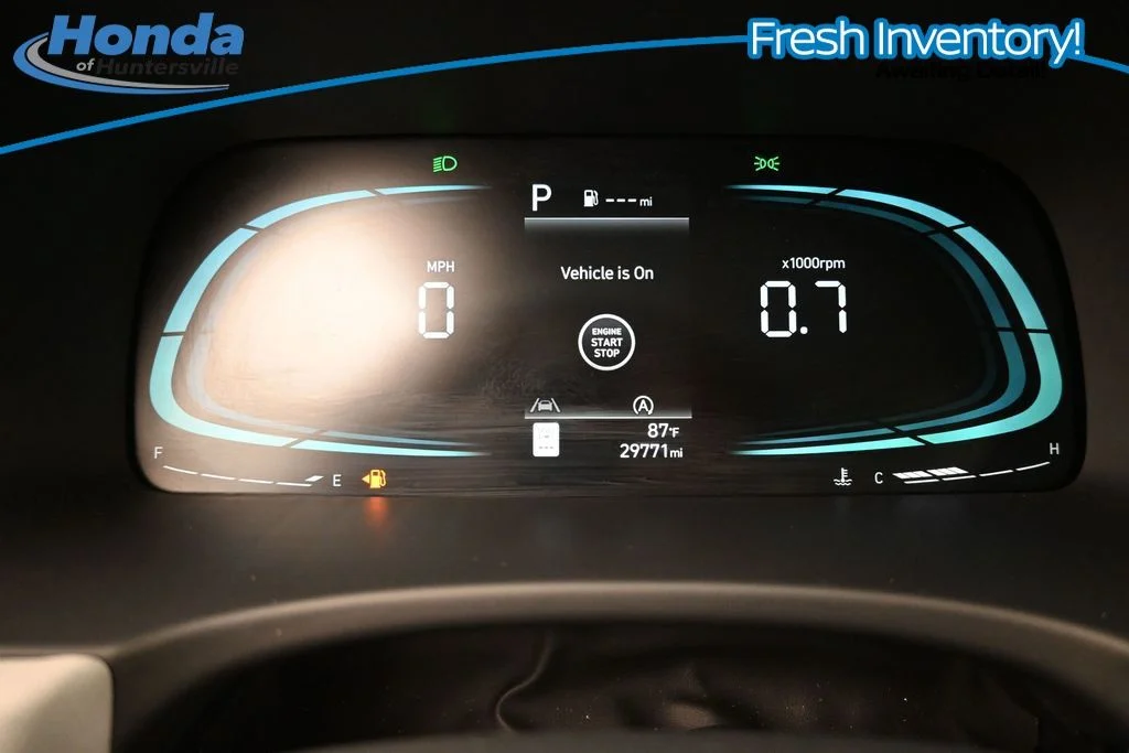 Used 2025 White Hyundai SEL image 14