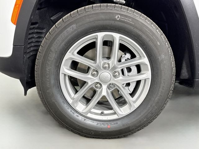 New 2026 Bright White Clear-Coat Exterior Paint Jeep Laredo X image 29