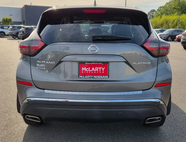 Used 2022 Gray Nissan Platinum image 6