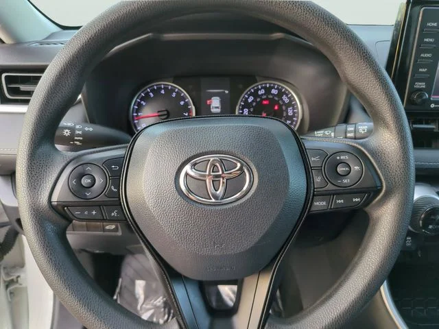 Used 2022 White Toyota XLE image 28