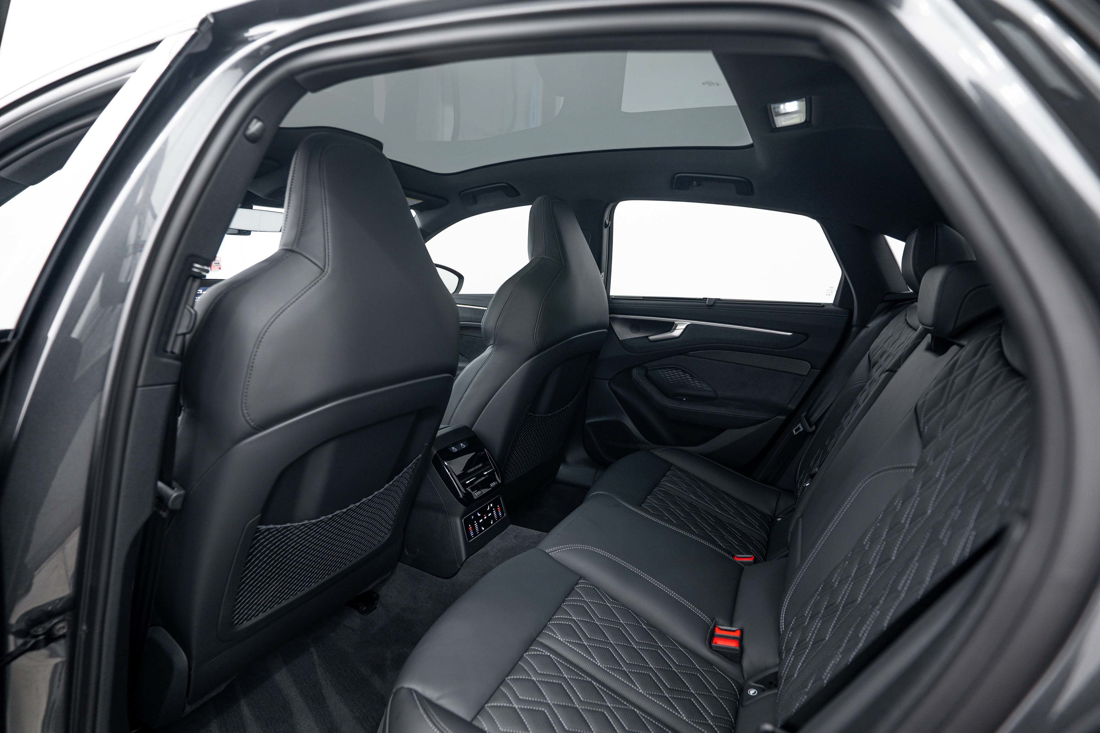 Used 2026 Daytona Gray Pearl Effect Audi Prestige image 20