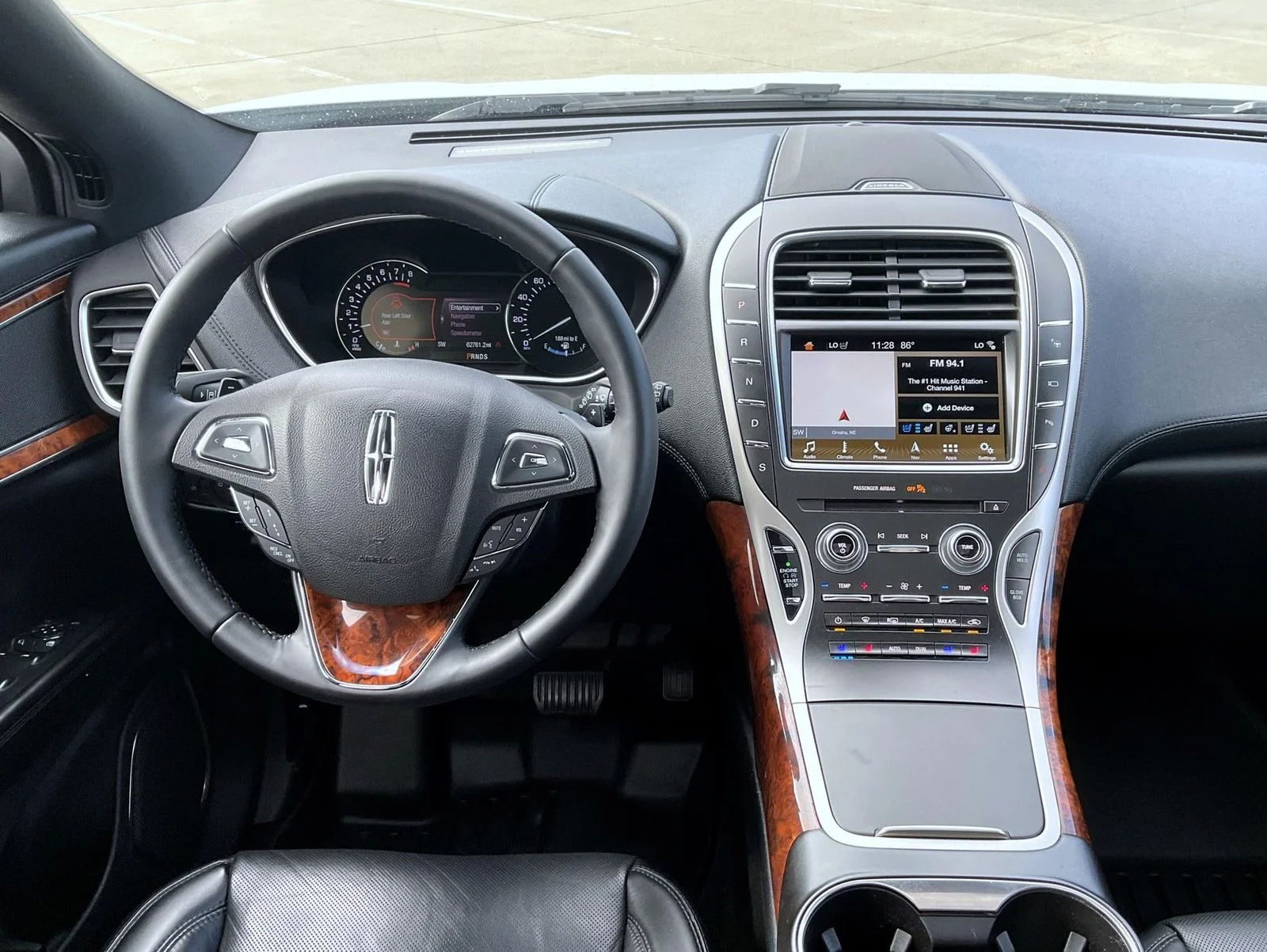 Used 2018 White Lincoln Reserve image 14