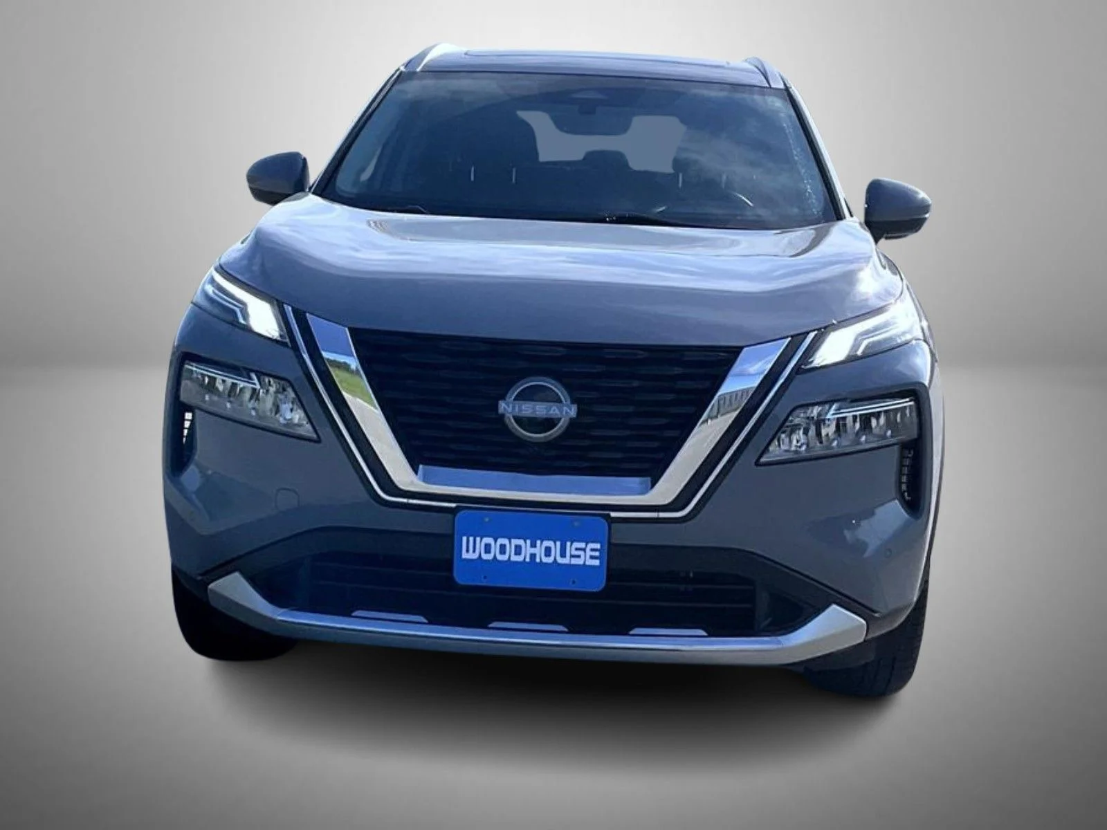 Used 2023 Gray Nissan Platinum image 2