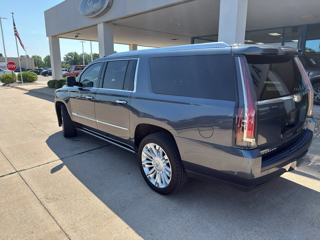 Used 2019 Shadow Metallic Cadillac Platinum image 23