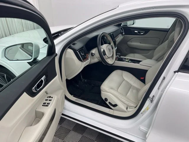 Used 2021 White Volvo T5 Momentum image 11