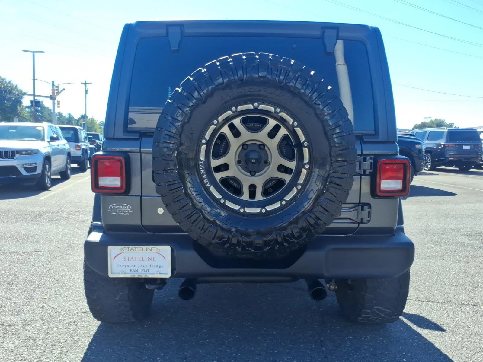 Used 2018 Granite Crystal Metallic Clearcoat Jeep Sport S image 16