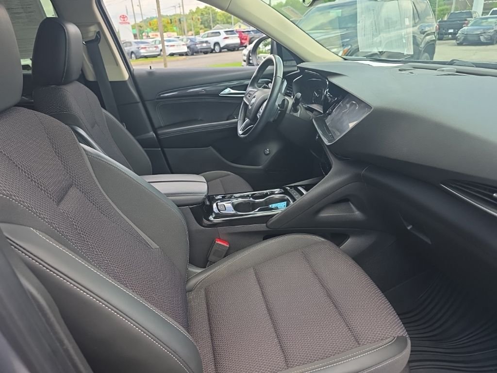 Used 2021  Buick Preferred image 9