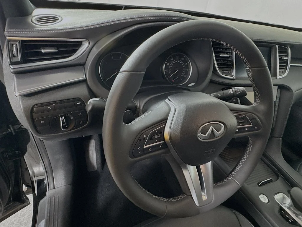 Certified Used 2022 Black INFINITI LUXE image 13