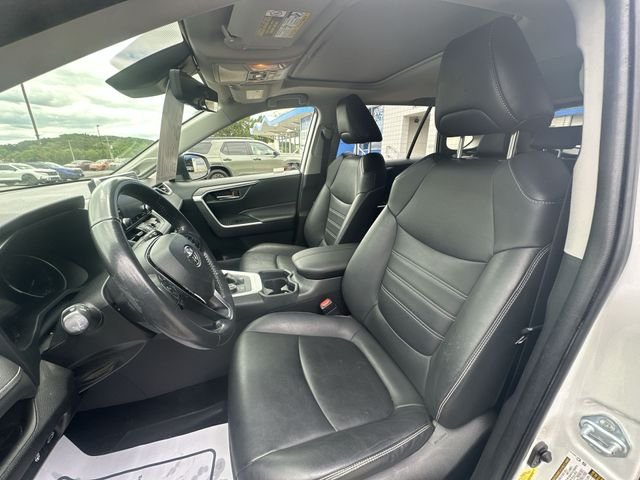 Used 2021 White Toyota XLE Premium image 15
