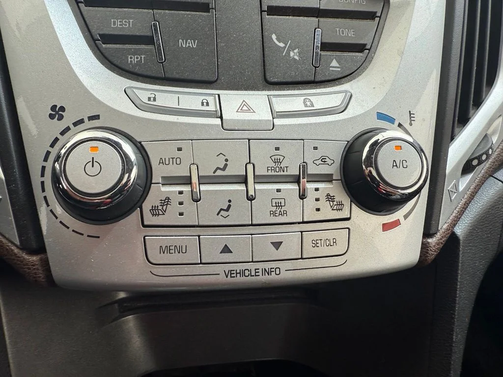 Used 2015 Champagne Silver Metallic GMC SLT-1 image 23