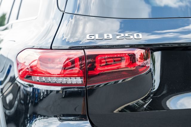 Used 2023 Night Black Mercedes-Benz GLB 250 image 7