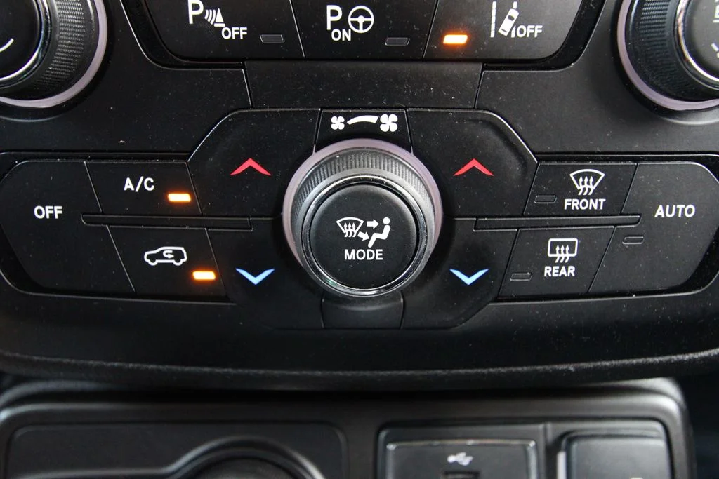 Used 2021 Black Jeep Latitude image 26