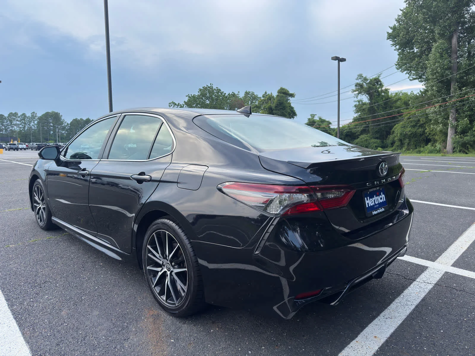 Used 2022 Midnight Black Metallic Toyota SE image 4