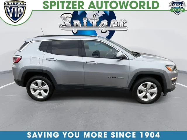 Used 2019 Silver Jeep Latitude image 10