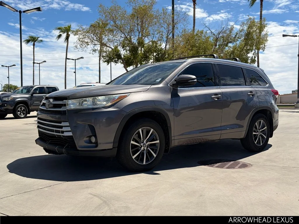 Used 2017 Gray Toyota XLE image 2