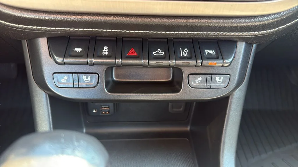 Used 2022 Gray GMC Denali image 24