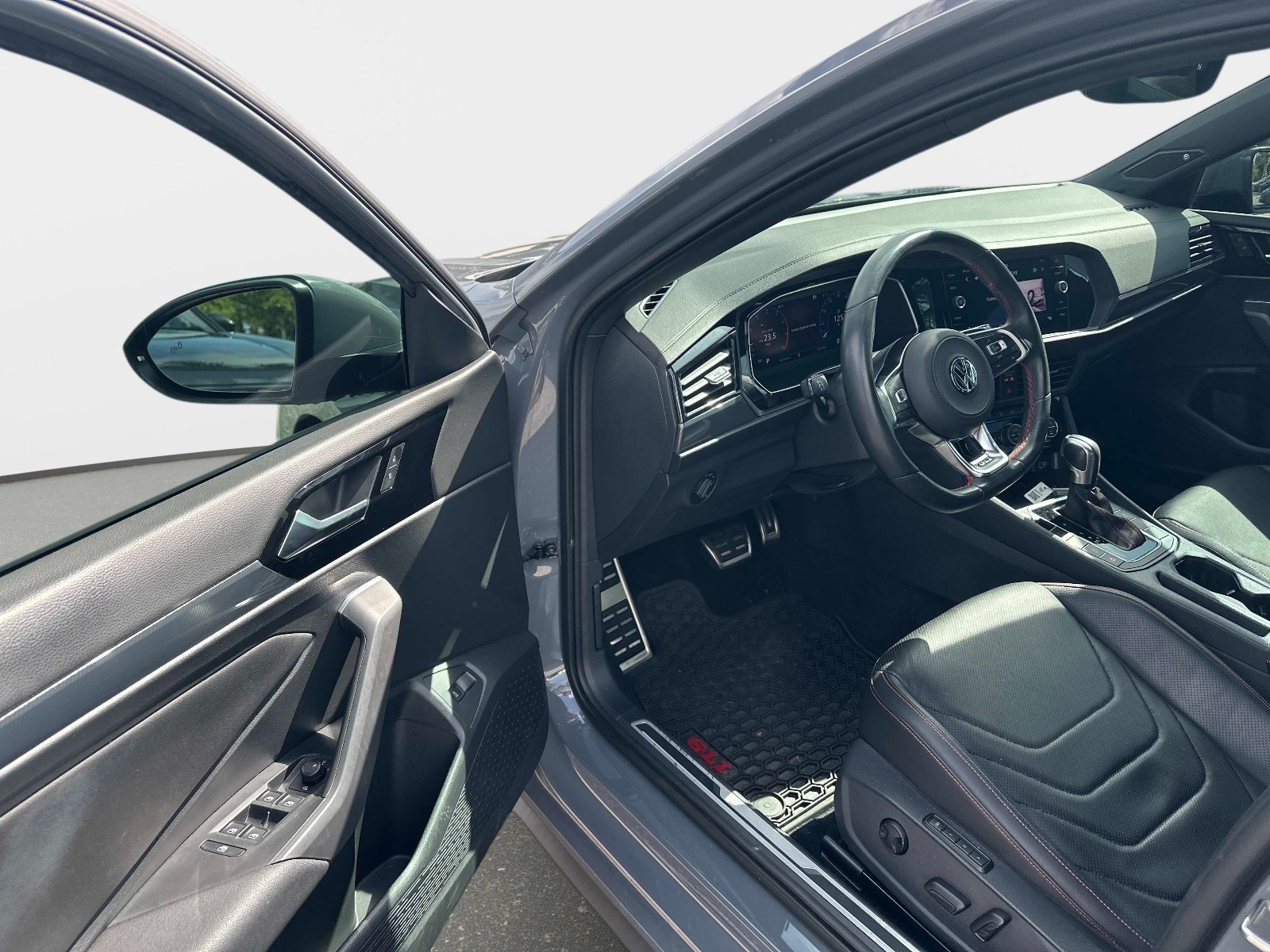 Used 2020 Gray Volkswagen Autobahn image 11