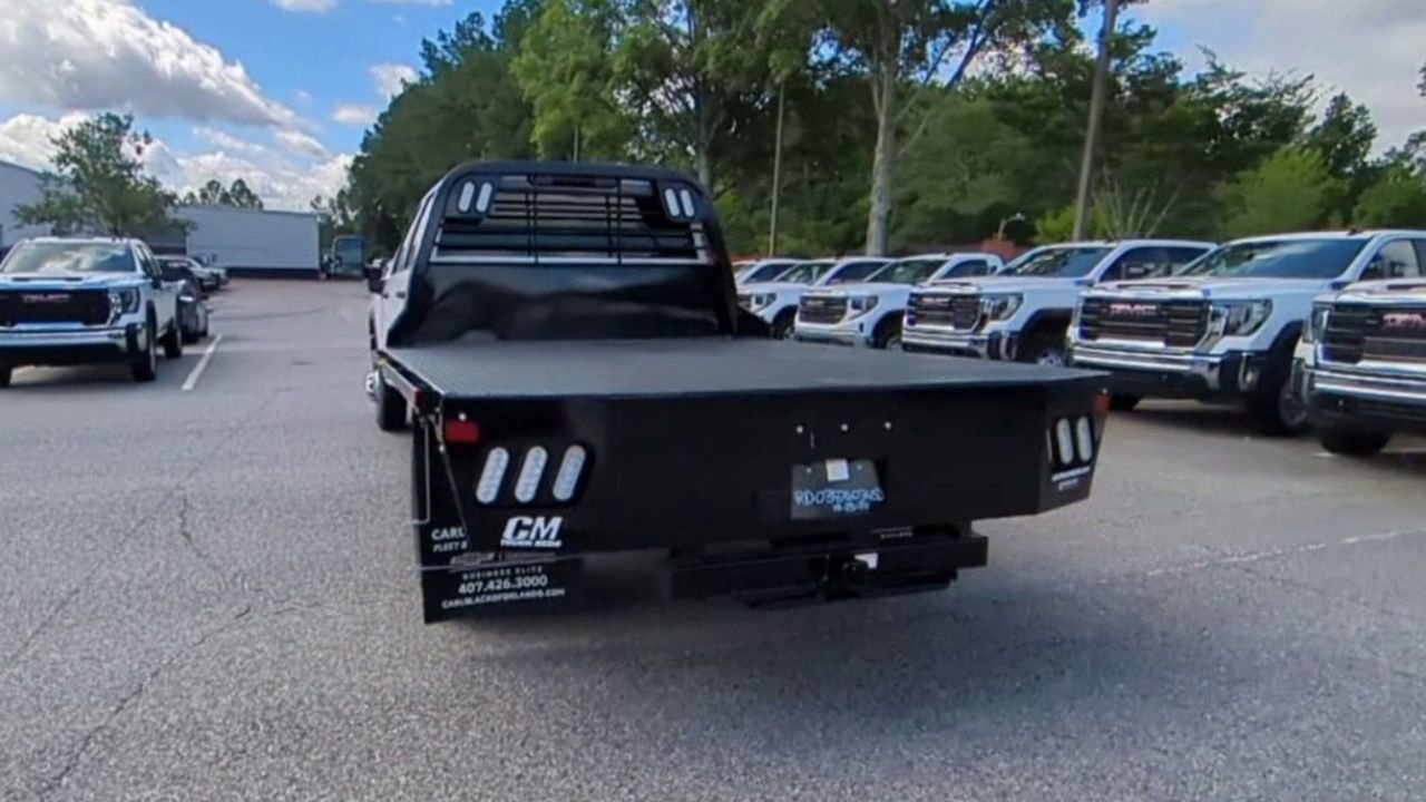 New 2025 Summit White GMC Pro image 7