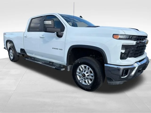 Used 2025 Summit White Chevrolet LT image 9