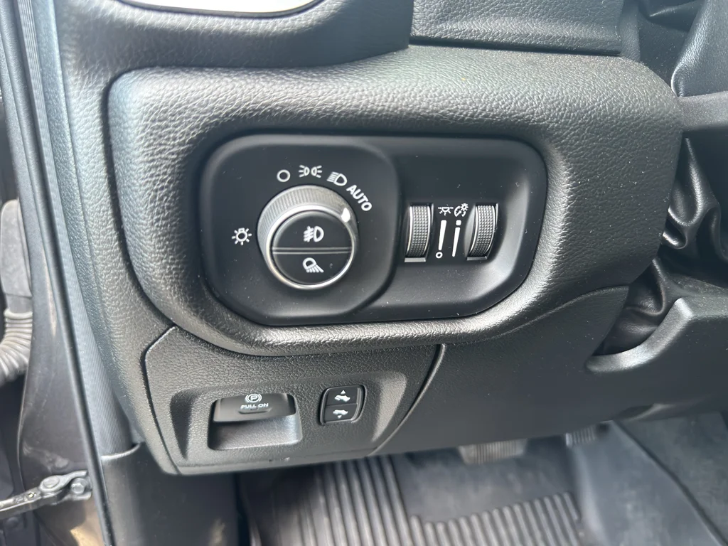 Used 2022 Granite Crystal Metallic Clearcoat Ram Laramie image 19