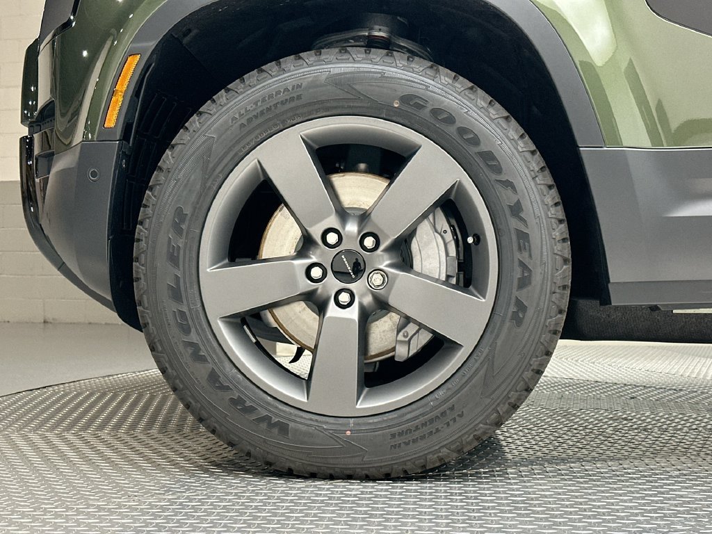 New 2026 Woolstone Green Metallic Land Rover S image 5