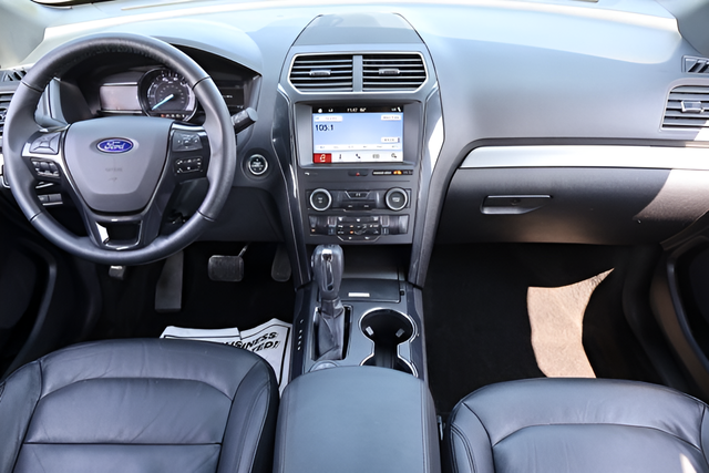 Used 2018 Blue Ford XLT image 11