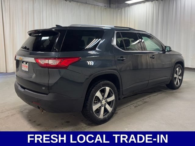 Used 2018 GRAPHITE METALLIC Chevrolet LT Leather image 4