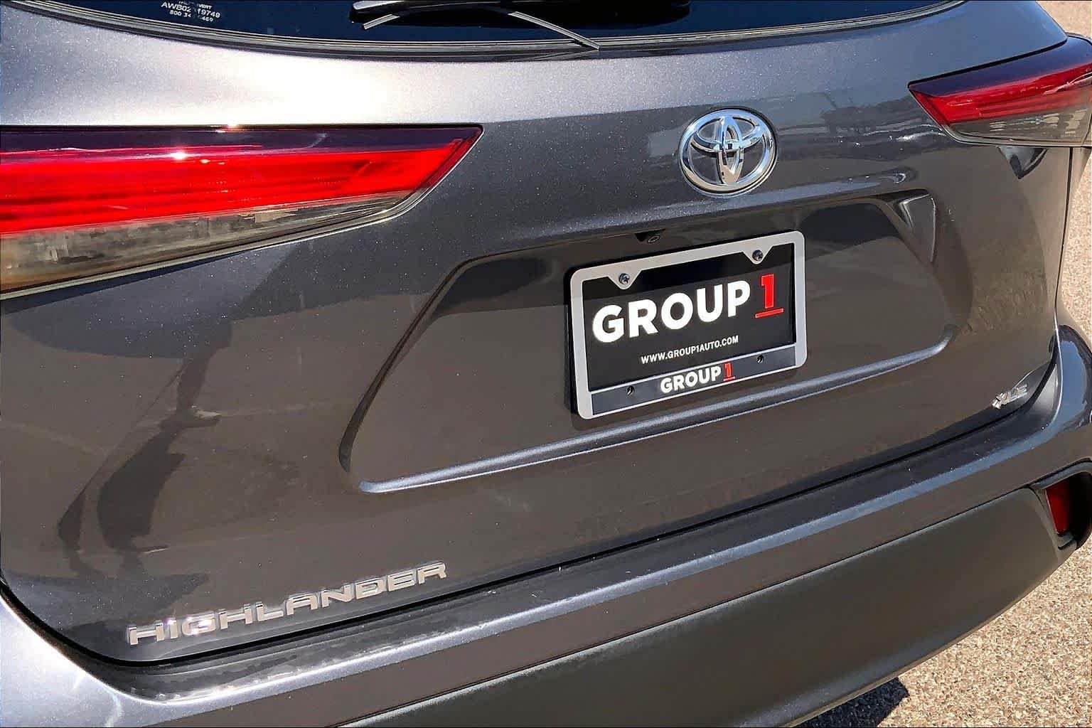 Used 2020 Magnetic Gray Metallic Toyota XLE image 31