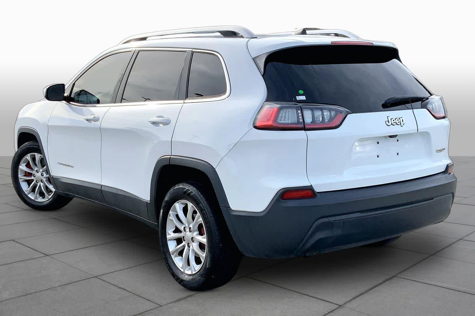 Used 2019 Bright White Clearcoat Jeep Latitude image 11