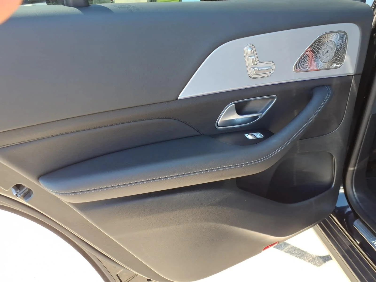 Used 2025 Obsidian Black Metallic Mercedes-Benz GLS 450 image 12