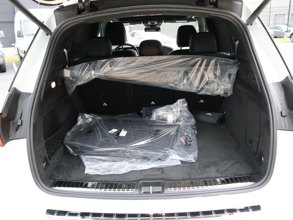 New 2026 MANUFAKTUR Moonlight White Metallic Mercedes-Benz GLE 63 S AMG® image 18