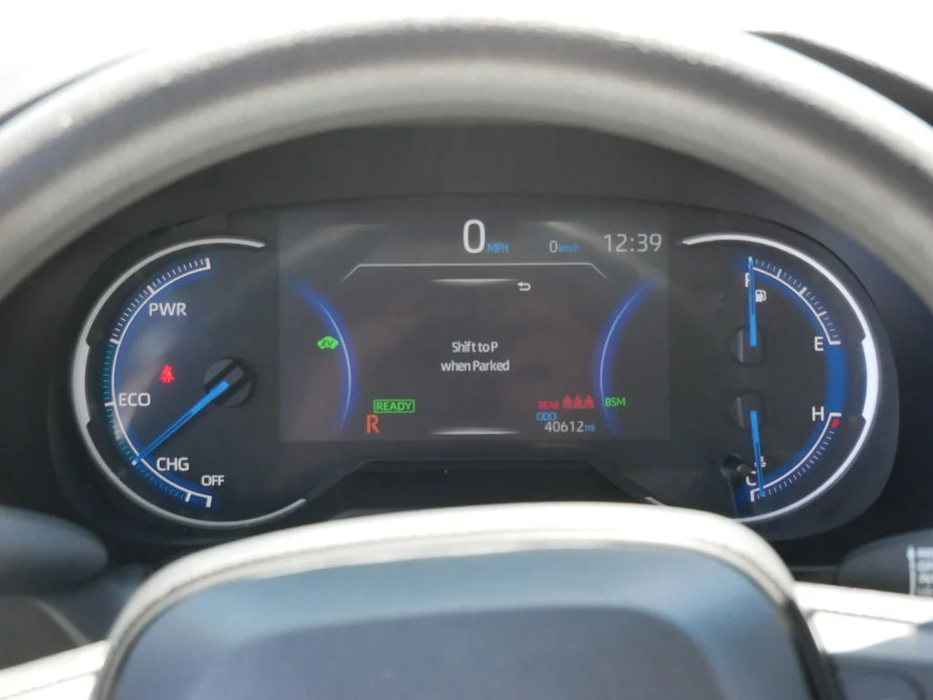 Used 2025 Silver Toyota XLE image 24