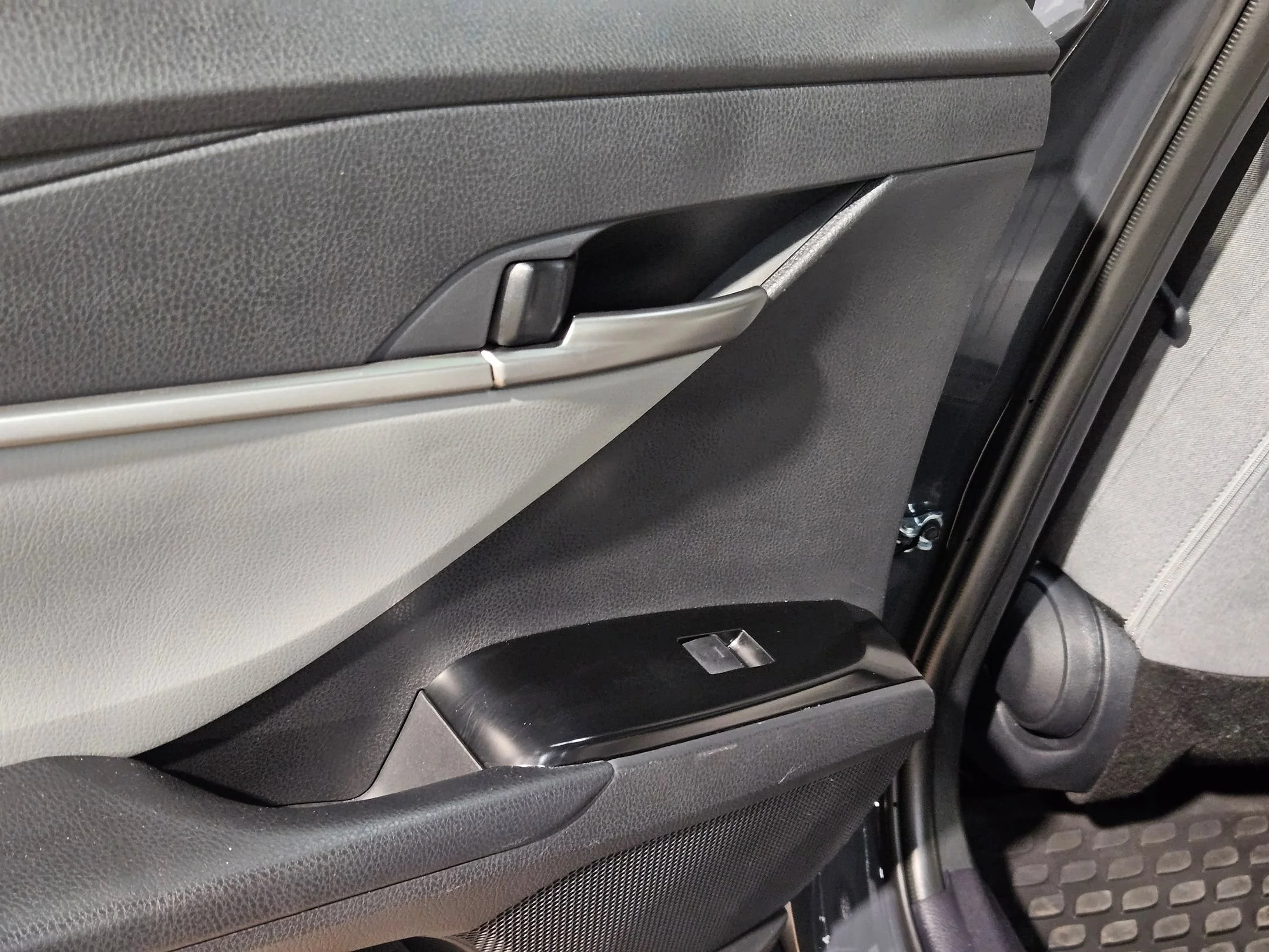 Used 2025 Underground Toyota LE image 35