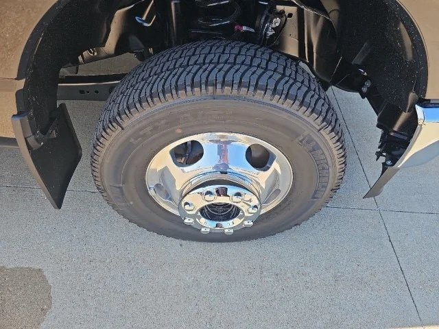 New 2026 Agate Black Metallic Ford F-350® Lariat® image 40
