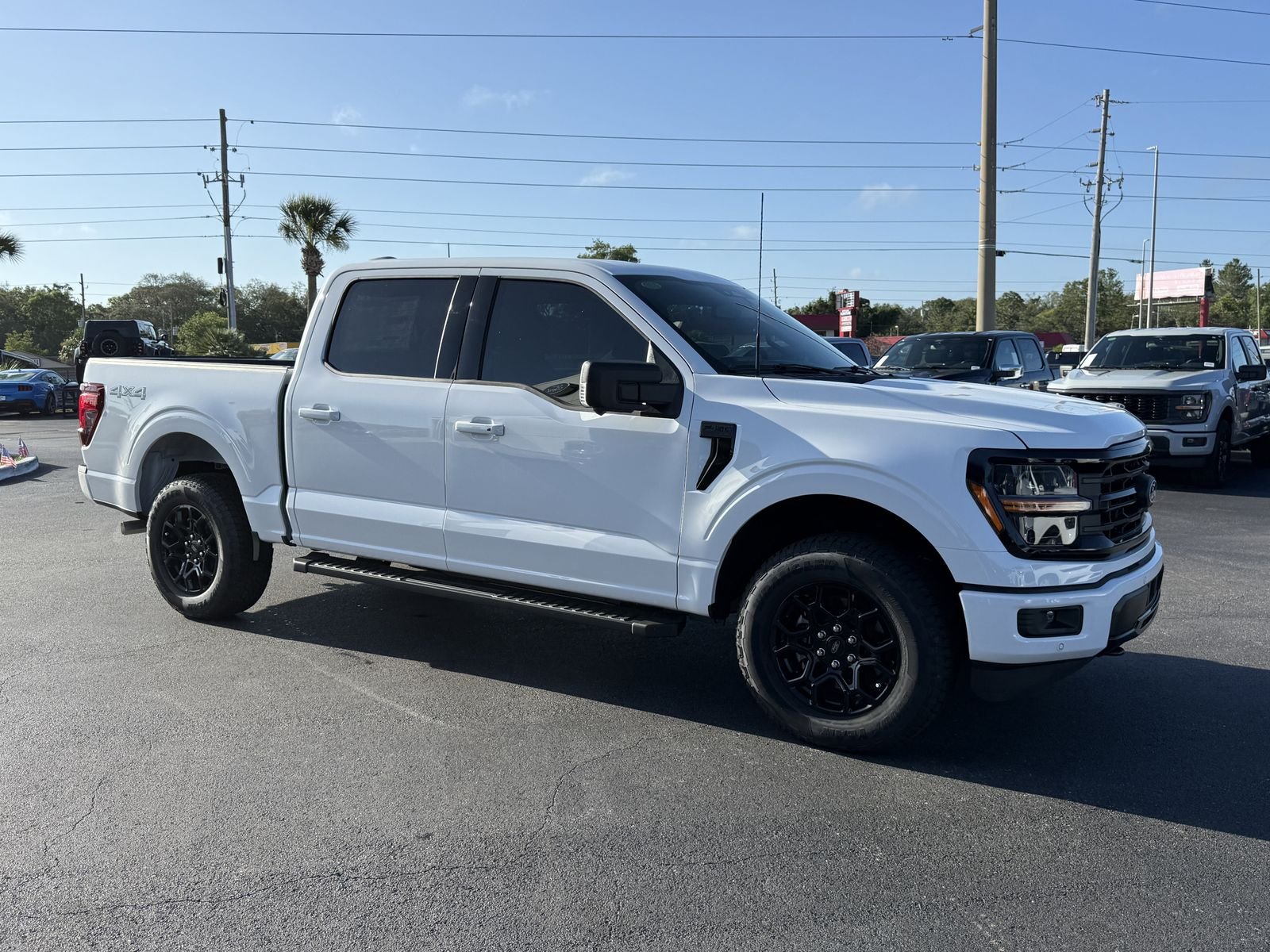 New 2026 Oxford White Ford XLT image 2